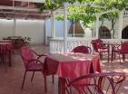 Ausverkauft : Großes Haus-Hotel in Sutomore direkt am Meer mit Restaurant für 47 Betten