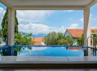 Panorama-Luxusvilla mit Pool