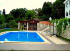 Schönes 3-Zimmer-Haus mit Panoramablick auf das Meer und einem Swimmingpool