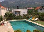 Zu verkaufen große 3-stöckige Villa mit Pool im Ferienort Dobra Voda