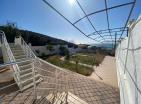 Neue Villa 360 m2 in Utjeha Montenegro nur 100 Meter vom Meer entfernt