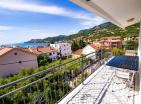 Villa in Dobra Voda 3 Etagen mit Meerblick und mit 3 Eingängen für Touristen