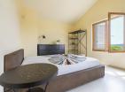 2-stöckiges Haus von 230 m2 mit Gästehaus in Bigovo am Meer und mit Pool
