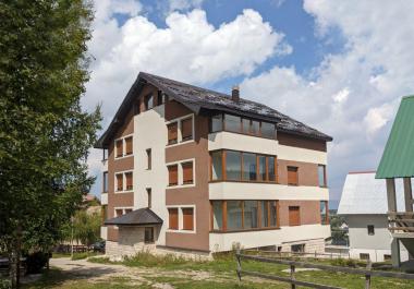 Neue moderne Apartments mit Bergblick 71 m2 im Zentrum von Zhabljak