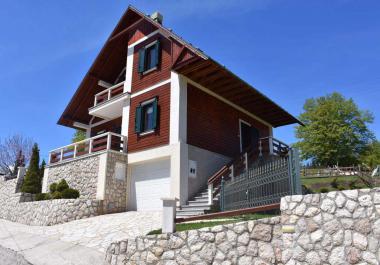 Luxuriöses 3-stöckiges Holzhaus 195 m2 in Zhablyak