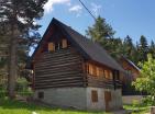 Zu verkaufen 3-stöckiges Holzhaus in Zabljak neben dem Wald