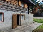 Zu verkaufen 3-stöckiges Holzhaus in Zabljak neben dem Wald