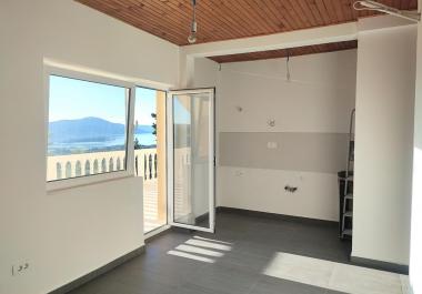 Neue 2 Zimmer 43m2 sonnige Wohnung in Kavaci im Dachgeschoss mit tollem 180 Panoramablick