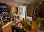 Baumzimmerwohnung in Budva mit großer Terrasse