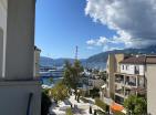 Exklusive möblierte Wohnung mit einem Schlafzimmer in Porto Montenegro Tivat am Meer