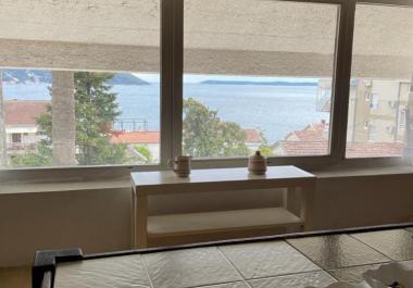 Zu verkaufen Wohnung 70 m2 in Herceg Novi, Savina mit Meerblick