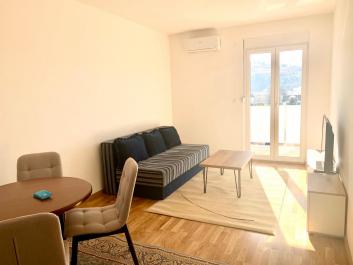 2 zimmer Wohnung in Podgorica in einem neuen Haus mit Parkplatz