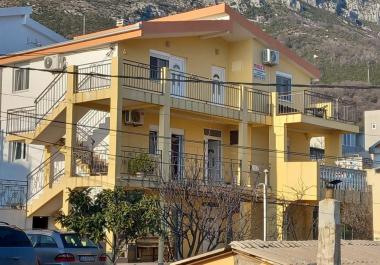 Mini-Hotel in Bar am Meer mit Panoramablick und Parkplatz