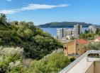 Neue moderne sonnige Wohnung in Budva mit Terrasse mit Meerblick und Garage 700 m vom Strand entfernt