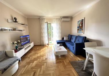 Wohnung 90 m2 im Zentrum von Herceg Novi mit Meerblick und Stadtbesichtigungen