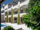 Ausverkauft : Luxusvilla in Risan mit Pool und privatem Bootsparkplatz