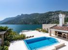 Ausverkauft : Luxusvilla in Risan mit Pool und privatem Bootsparkplatz