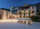 Ausverkauft : Luxusvilla in Risan mit Pool und privatem Bootsparkplatz