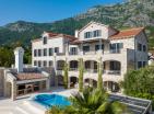 Ausverkauft : Luxusvilla in Risan mit Pool und privatem Bootsparkplatz