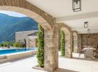 Ausverkauft : Luxusvilla in Risan mit Pool und privatem Bootsparkplatz