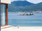 Moderne Villa neben Tivat mit Privatstrand, Bootssteg und Panoramablick