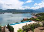 Moderne Villa neben Tivat mit Privatstrand, Bootssteg und Panoramablick