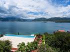 Moderne Villa neben Tivat mit Privatstrand, Bootssteg und Panoramablick