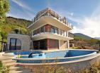 Luxuriöse Familienvilla in Kotor, 1 km vom Meer entfernt, mit Pool und Panoramablick auf das Meer