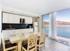 Luxuriöse Familienvilla mit Privatstrand und Panoramablick auf die Bucht von Tivat