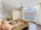 Luxuriöse Familienvilla mit Privatstrand und Panoramablick auf die Bucht von Tivat