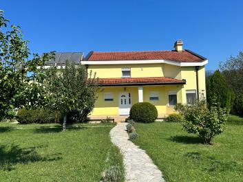 Abgeschiedenes Montenegro-Haus mit Pool, Obstgarten, Zugang zum Fluss