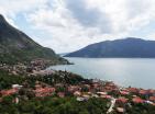 Grundstück mit Meerblick, nah an allen Notwendigkeiten in Risan, Montenegro