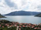 Grundstück mit Meerblick, nah an allen Notwendigkeiten in Risan, Montenegro