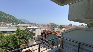 Atemberaubende Wohnung in Budva mit Meer-und Bergblick mit Terrasse