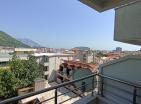 Atemberaubende Wohnung in Budva mit Meer-und Bergblick mit Terrasse