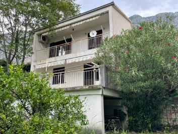 2-stöckiges Haus in Kotor, Dobrota mit Meerblick und Parkplatz