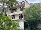 2-stöckiges Haus in Kotor, Dobrota mit Meerblick und Parkplatz