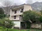 2-stöckiges Haus in Kotor, Dobrota mit Meerblick und Parkplatz