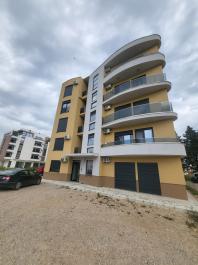 Neubau 2-Zimmer-Wohnung 42 m2 mit Parkplatz in Ulcinj