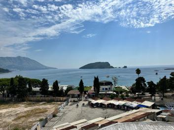 Luxuswohnung am Meer 58 m2 in Budva, Tre Canne in der ersten Reihe