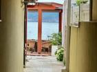 Luxuriöse Wohnung am Meer in Rafailovići, voll möbliert, gut zu vermieten