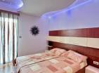 Luxuriöse Wohnung am Meer in Rafailovići, voll möbliert, gut zu vermieten