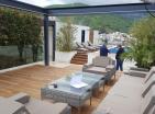 Luxuriöses Penthouse mit Meerblick und Pool in Budva