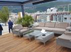 Luxuriöses Penthouse mit Meerblick und Pool in Budva