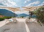 Luxuriöse 6-Zimmer-Villa in erster Linie mit Meerblick und Pool in Morinj, Kotor