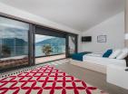 Luxuriöse 6-Zimmer-Villa in erster Linie mit Meerblick und Pool in Morinj, Kotor