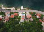 Luxuriöse 6-Zimmer-Villa in erster Linie mit Meerblick und Pool in Morinj, Kotor