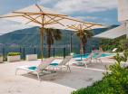 Luxuriöse 6-Zimmer-Villa in erster Linie mit Meerblick und Pool in Morinj, Kotor