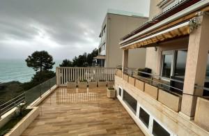 Atemberaubende 2-stöckige Villa mit Meerblick und Pool in Sveti Stefan