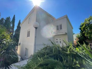 Atemberaubendes Haus mit Meerblick und Obstgarten in Sutomore. Muss man gesehen haben!